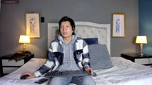 Golden-Boyy online show from February 8, 2025, 12:28 pm