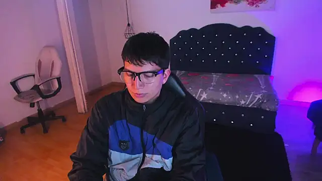 Golden-Boyy online show from September 11, 2025, 3:17 am
