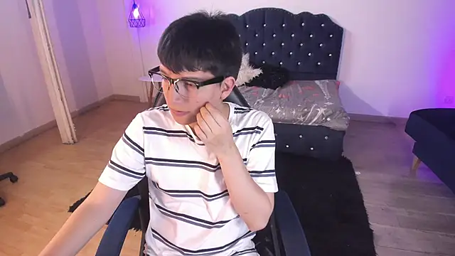Golden-Boyy online show from September 13, 2025, 3:39 am