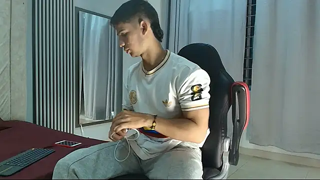 ANDRES STUD online show from September 29, 2025, 4:28 am