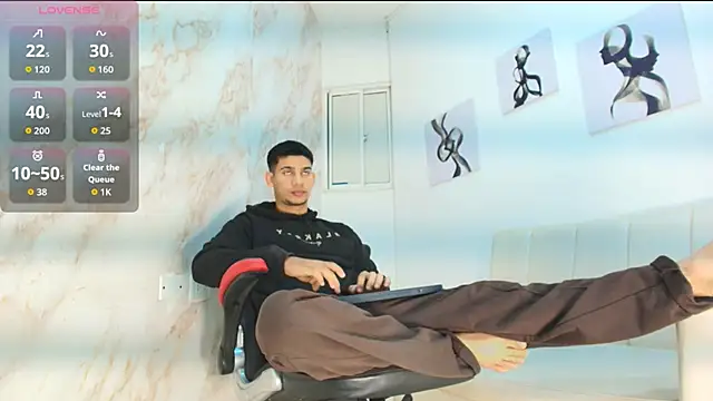 ANDRES STUD online show from December 4, 2025, 4:11 am