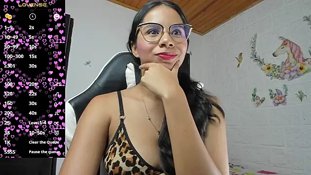 alisson hoffman05 online show from May 15, 2026, 11:45 pm