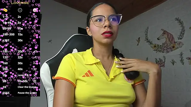 alisson hoffman05 online show from June 23, 2026, 7:34 pm