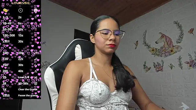 alisson hoffman05 online show from July 7, 2026, 11:20 pm