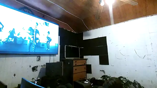 nuttyking2022 online show from November 4, 2025, 6:23 am