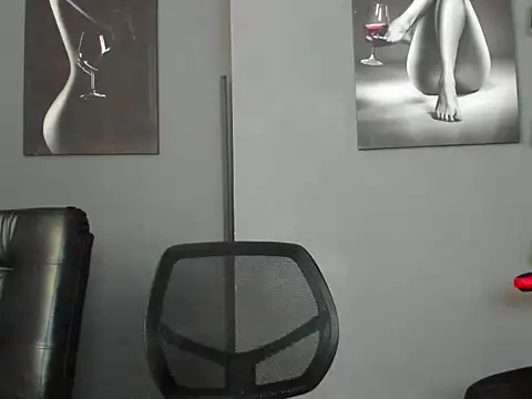 karlyjons12 online show from February 10, 2026, 12:09 pm