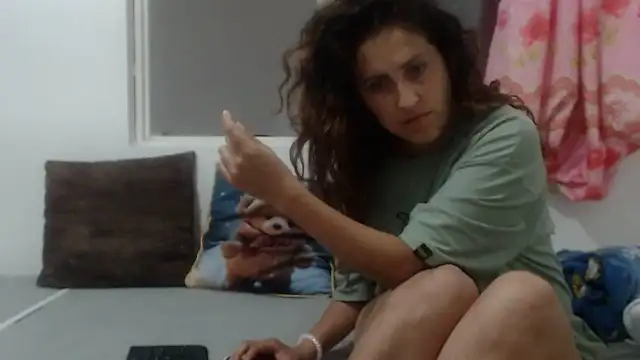 jeans and emma online show from September 16, 2025, 12:00 am