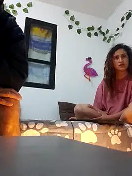 jeans and emma online show from September 29, 2025, 12:27 am