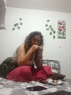 jeans and emma online show from November 11, 2025, 2:22 am