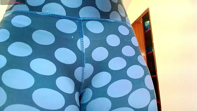 tylla  online show from March 19, 2025, 3:30 am