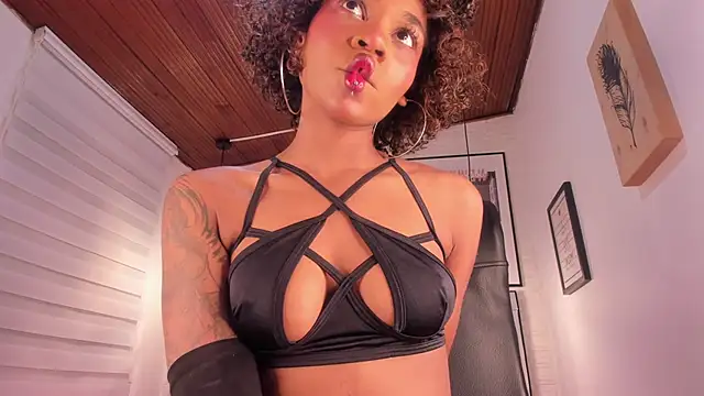 tylla  online show from September 9, 2025, 12:32 am