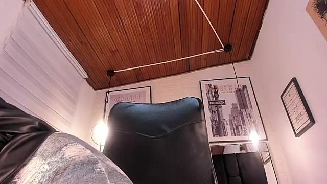 tylla  online show from September 23, 2025, 3:09 am