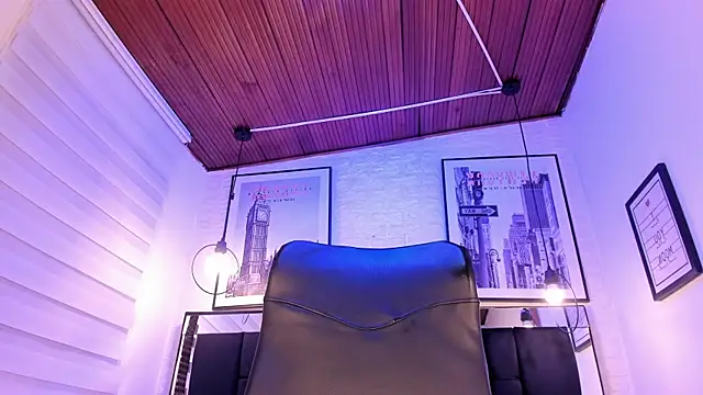 tylla  online show from October 9, 2025, 3:59 am