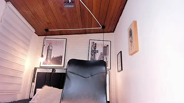 tylla  online show from February 7, 2026, 8:01 pm