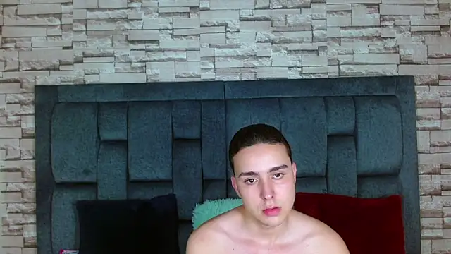 angel holguin22 online show from February 8, 2025, 7:05 pm