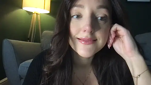 laceyjames24 online show from November 26, 2025, 9:43 am