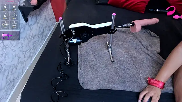 IVISBOUNCYASS online show from February 8, 2026, 1:03 pm