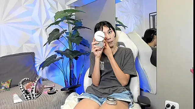 Miaa Lee7 online show from November 11, 2025, 8:42 pm