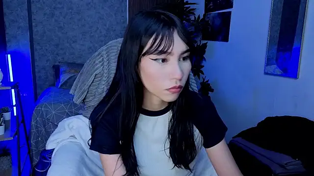 Miaa Lee7 online show from May 28, 2026, 8:17 pm