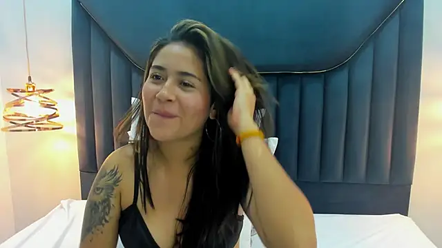 AnnieLourents online show from February 15, 2025, 1:53 am