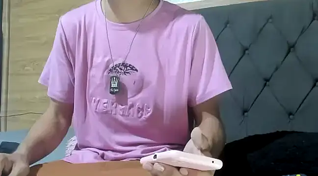 guyeifmaxiro online show from February 17, 2025, 7:42 pm