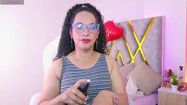 Snapshot of Cintiia_Holmes chatting on March 25, 2026, 11:22 pm Cintiia Holmes online show from March 25, 2026, 11:22 pm