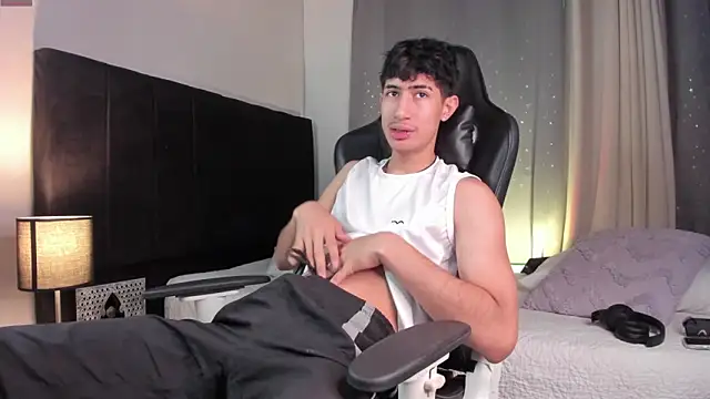 NovaaWheler online show from September 15, 2025, 4:07 pm