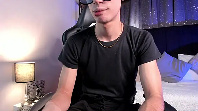 NovaaWheler online show from November 28, 2025, 7:49 pm