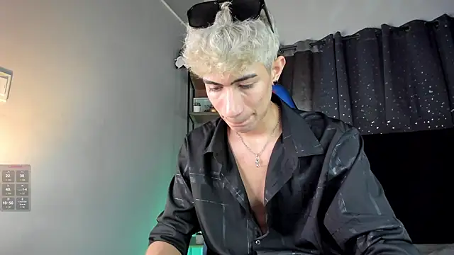 NovaaWheler online show from December 22, 2025, 8:28 pm