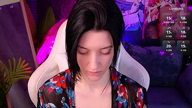 Snapshot of roxy_riot_ chatting on October 18, 2025, 1:30 am roxy riot online show from October 18, 2025, 1:30 am