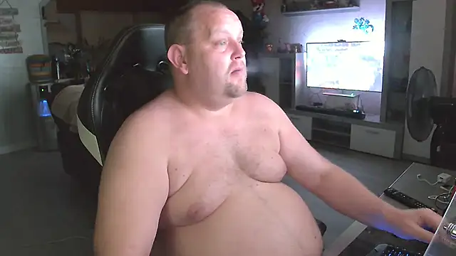 Hotfire-112 online show from May 7, 2026, 10:48 pm