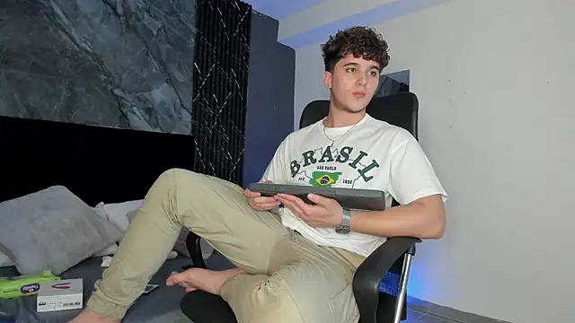ErosGeorgiou online show from March 5, 2025, 4:24 pm