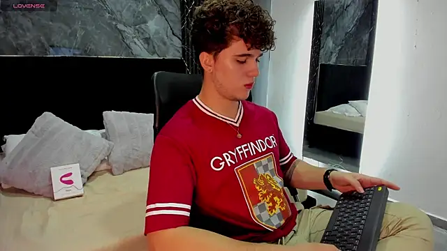 ErosGeorgiou online show from March 19, 2025, 11:50 am