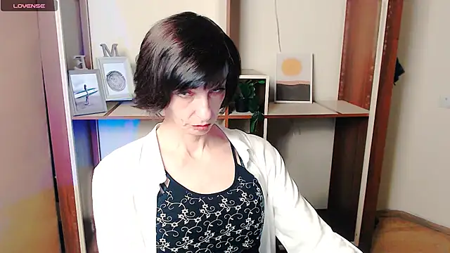  AngeliaFlow  online show from October 15, 2025, 6:57 am