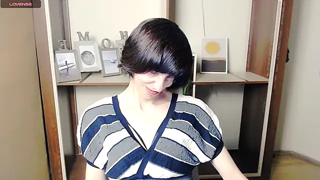  AngeliaFlow  online show from October 16, 2025, 6:25 am