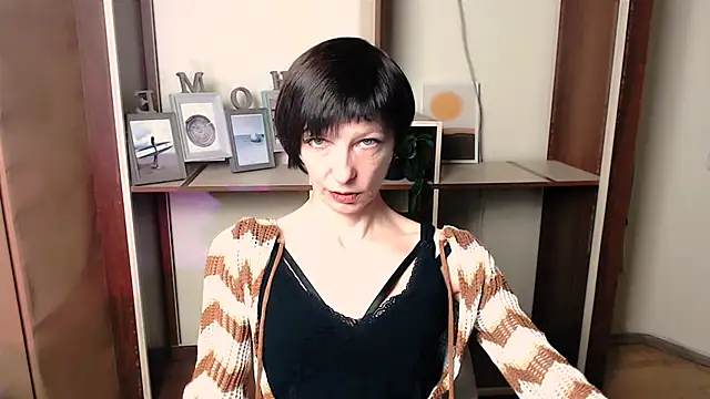  AngeliaFlow  online show from November 15, 2025, 8:11 am