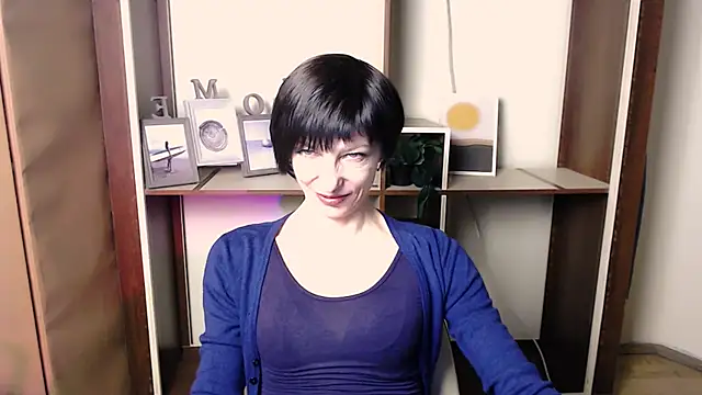  AngeliaFlow  online show from November 18, 2025, 7:35 am