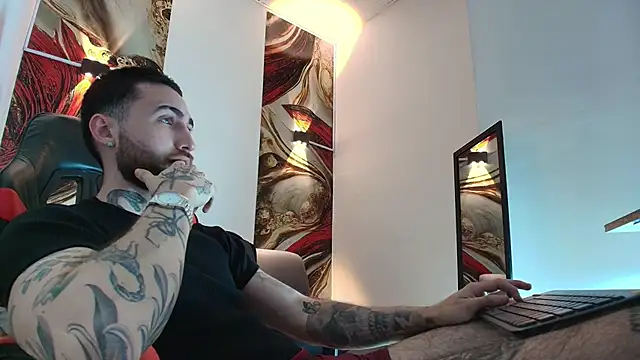 Luke davis01 online show from December 22, 2025, 1:19 pm