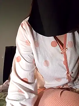 Snapshot of Milan-88 chatting on October 23, 2025, 8:57 am Milan-88 online show from October 23, 2025, 8:57 am