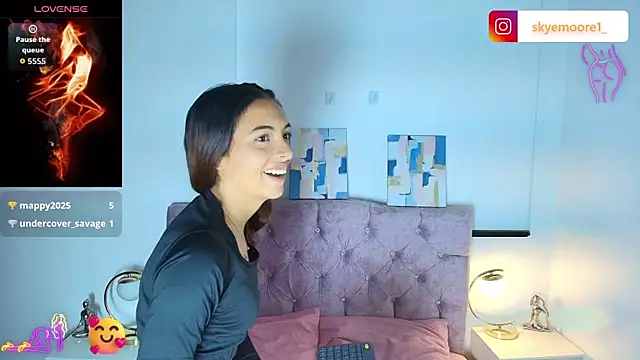 Skye Moore online show from September 26, 2025, 11:58 am