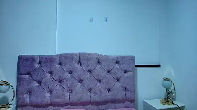 Skye Moore online show from November 24, 2025, 7:02 pm