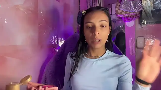 Skye Moore online show from August 8, 2026, 1:52 am