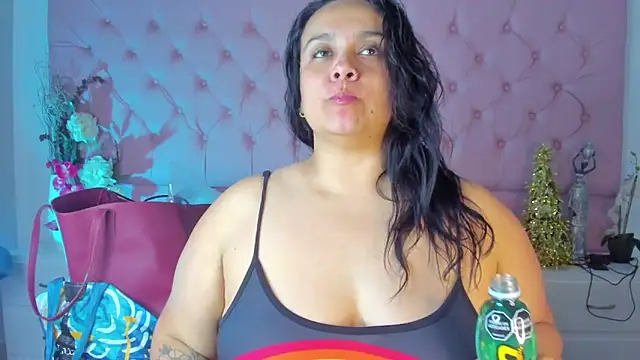 KourtneyEvans online show from December 22, 2025, 11:35 pm