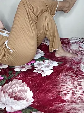 Malika-697 online show from November 5, 2025, 7:47 pm