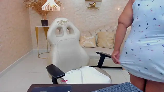 BBW CINDY online show from February 21, 2025, 7:10 pm