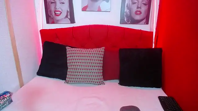 Tiana Ebony18 online show from September 28, 2025, 11:59 am