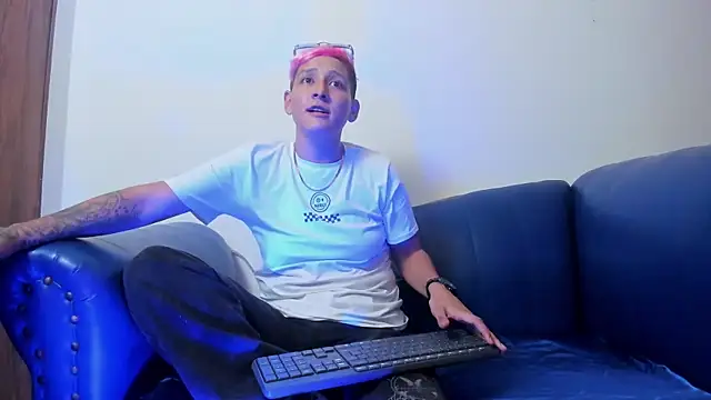 Snapshot of Brianna_Hard chatting on October 1, 2025, 4:18 am Brianna Hard online show from October 1, 2025, 4:18 am