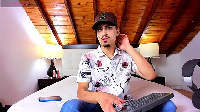 Snapshot of Sebastian_Berne chatting on February 13, 2025, 7:10 pm Sebastian Berne online show from February 13, 2025, 7:10 pm