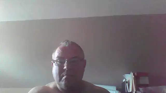 mkestr69 online show from October 2, 2025, 5:20 pm
