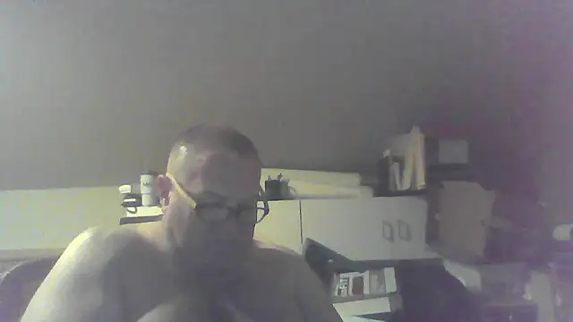 mkestr69 online show from April 13, 2026, 3:34 am
